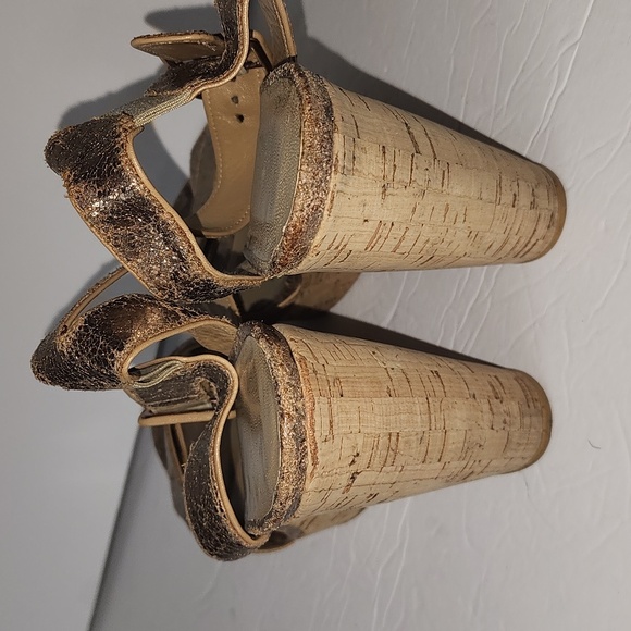 Stuart Weitzman Metallic Silver Embossed Suede Cross Strap Cork Wedge Sandal sz - Picture 10 of 11